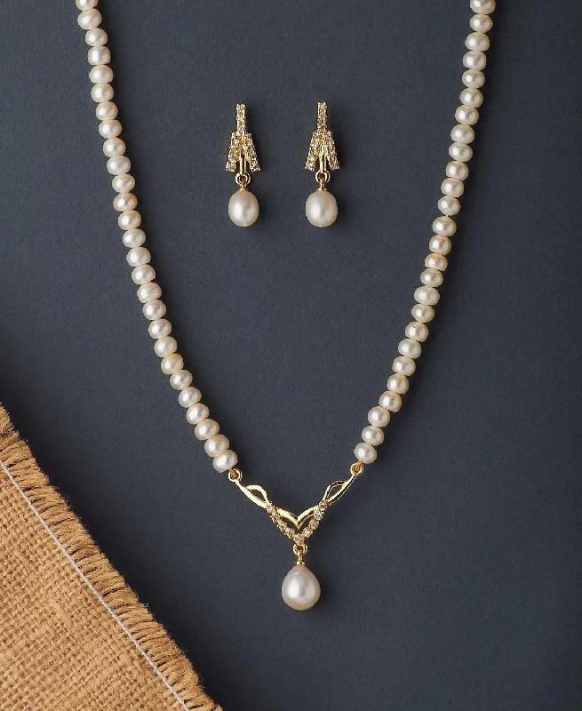 Simple Chain Necklace with Gemstone-Beautiful Stone Studded Pearl Necklace Set