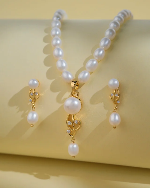 Classic Pendant Necklace with Diamond Accents-Elegant Pearl Necklace Sets