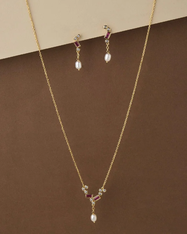 Classic Gold Pendant Necklace for Brides-Chic and Slender Pearl Drop Necklace Set