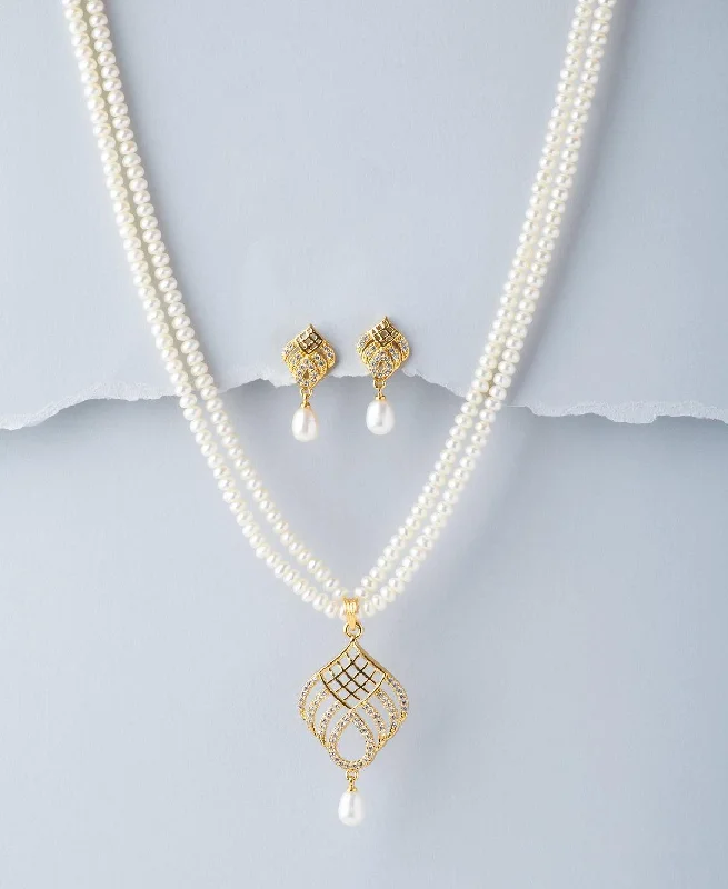 Sparkling Crystal Necklace with Diamond Touch-Elegant Pearl Necklace Set