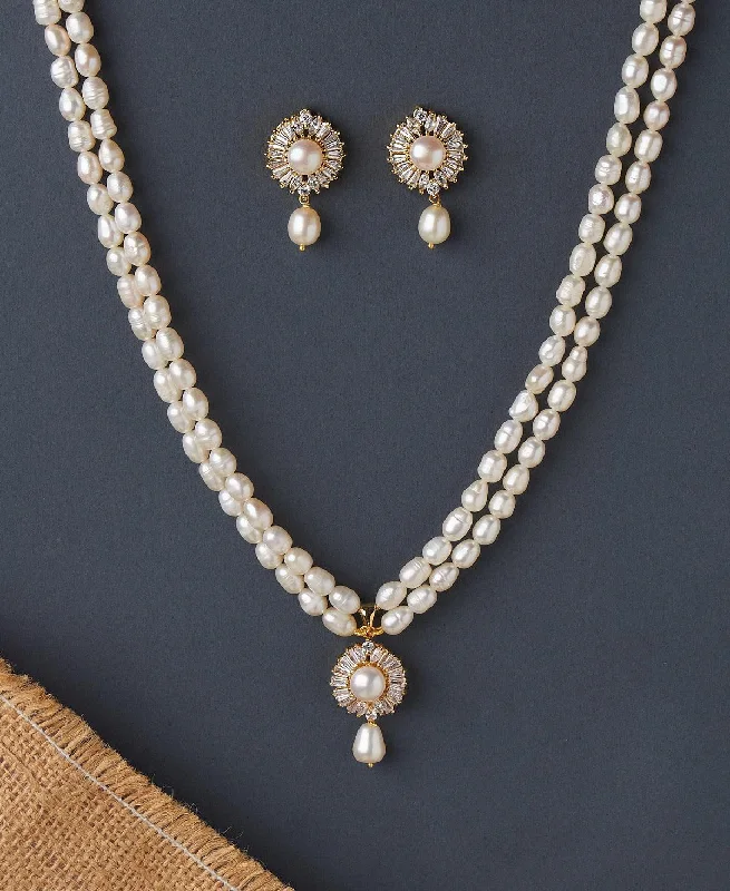 Large Gemstone Necklace for Glamorous Looks-Beautiful Stone Studded Pearl Necklace Set