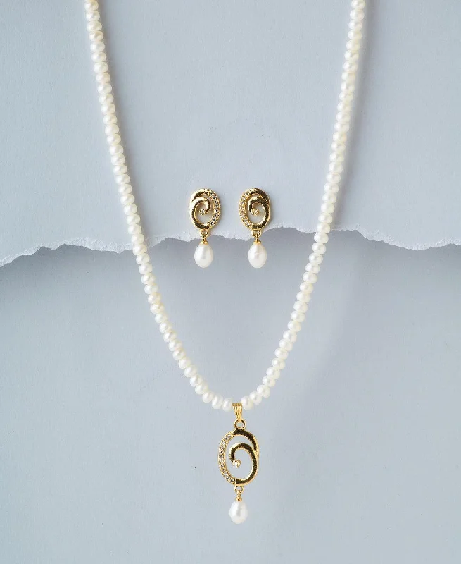 Designer Gemstone Necklace with Unique Cuts-Elegant Pearl Necklace Set