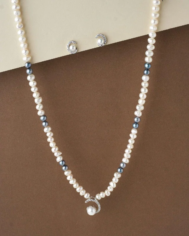 Trendy Layered Necklace for Stylish Look-Exquisite Real Pearl Necklace Set