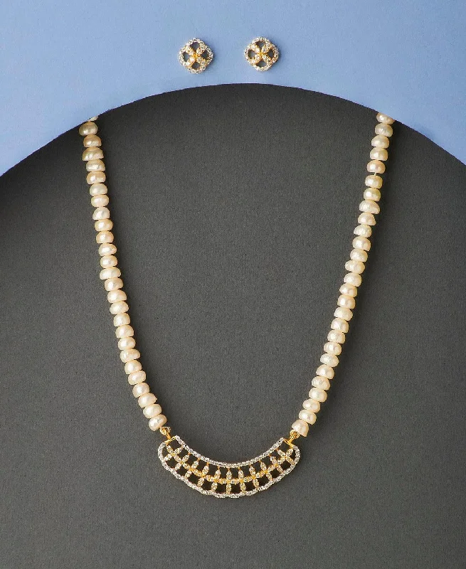 Vintage Pearl Necklace for Weddings-Elegant Stone Studded Pearl Necklace Set