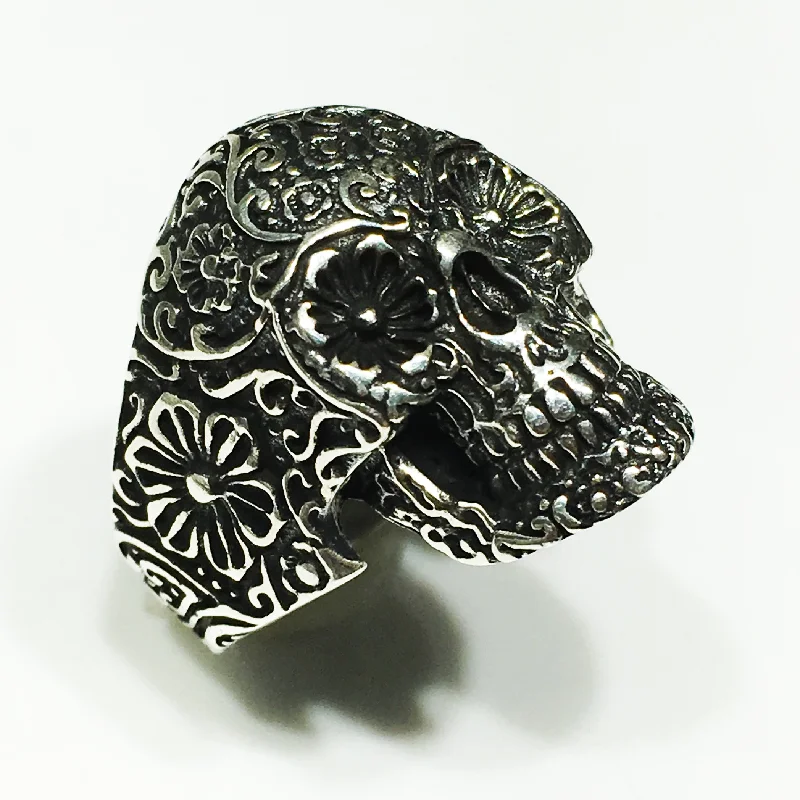 Unique Men’s Wedding Ring with Personalized Engraving-Antique-Finish Floral Skull Ring (Silver)