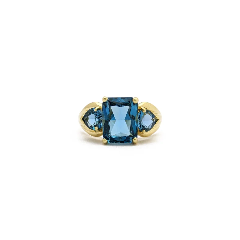 Luxury Diamond Ring with Oval Sapphire Center-Radiant-Cut Cerulean Blue Three-Stone Ring (14K)